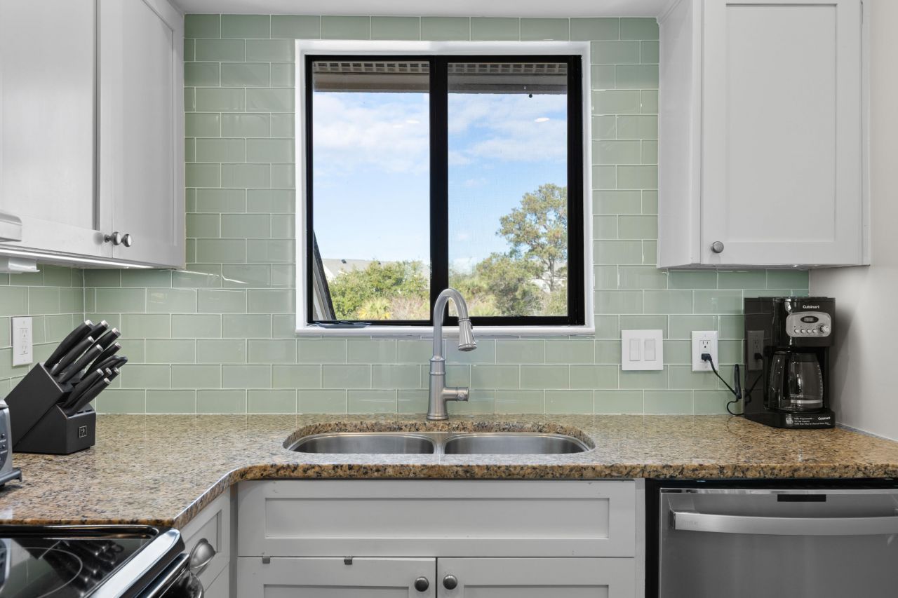 2064 Long Bend Drive Photo 16