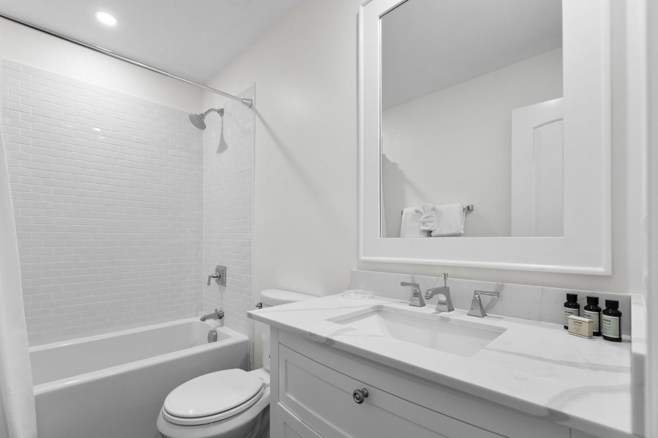 2064 Long Bend Drive Photo 28