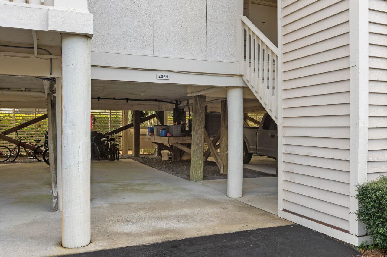 2064 Long Bend Drive Photo 4