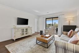 2064 Long Bend Drive photo 4