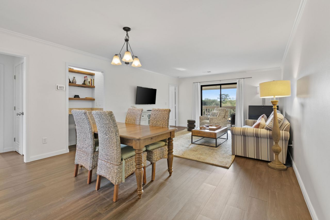 2064 Long Bend Drive Photo 6