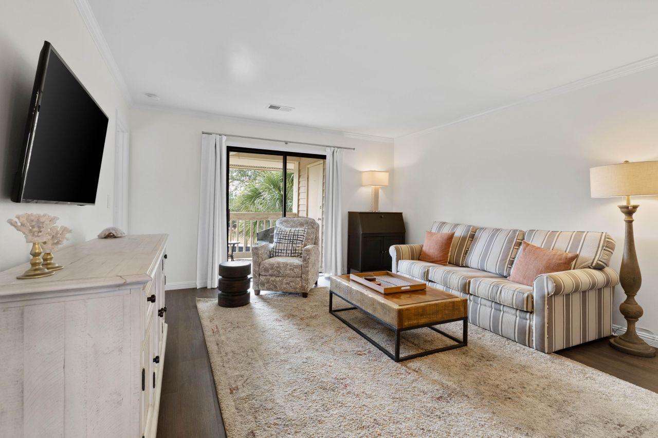 2064 Long Bend Drive Photo 8