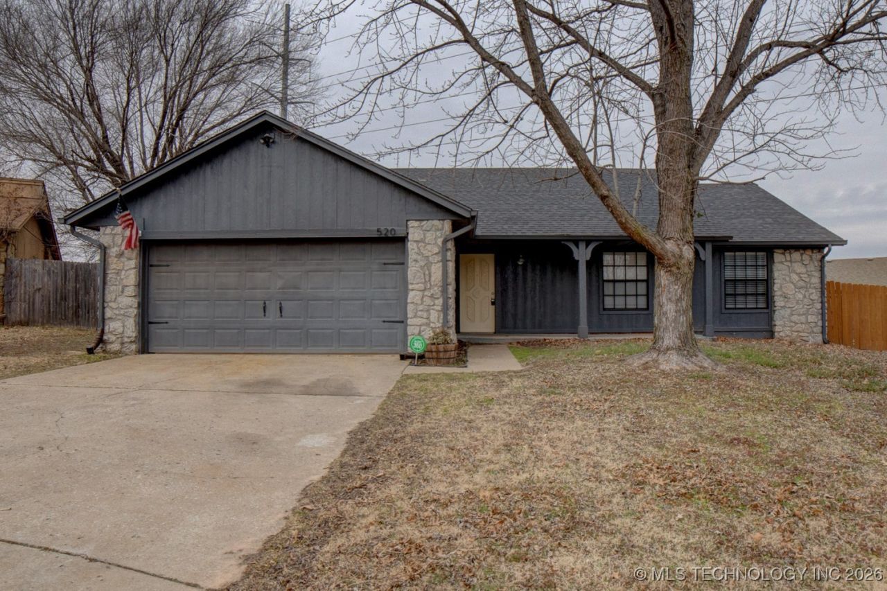 520 W Roanoke Street, Broken Arrow, OK 74011 Main Photo