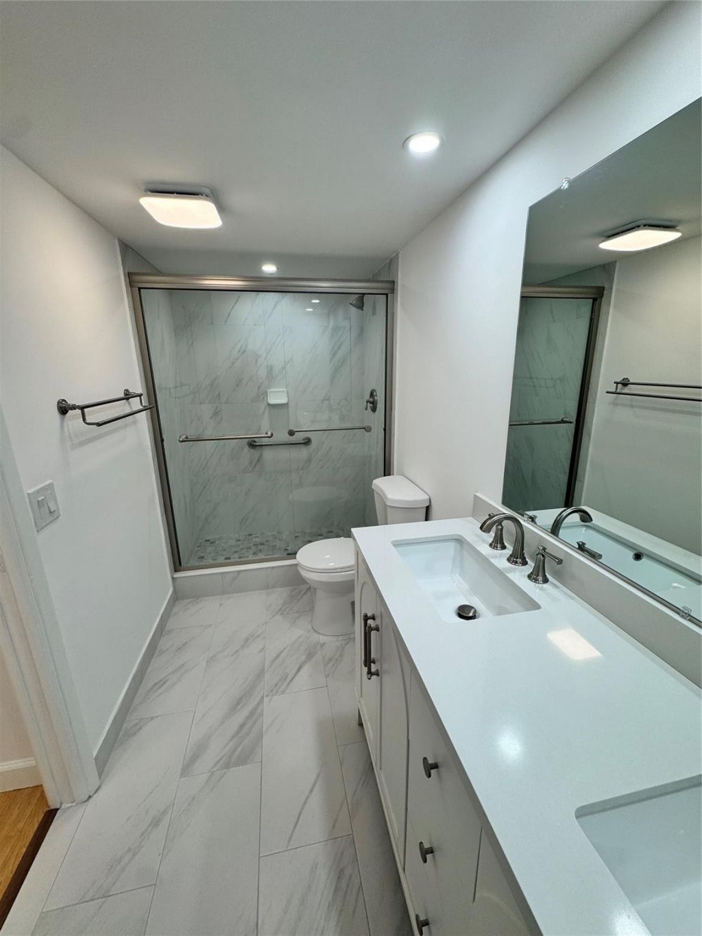 3980 Oaks Clubhouse Drive, Unit 405, Pompano Beach, FL 33069 Photo