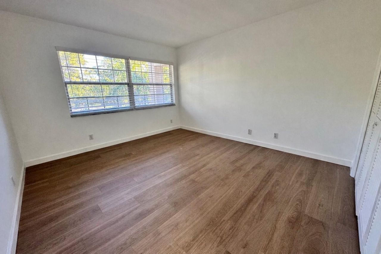 3980 Oaks Clubhouse Drive, Unit 405, Pompano Beach, FL 33069 Photo