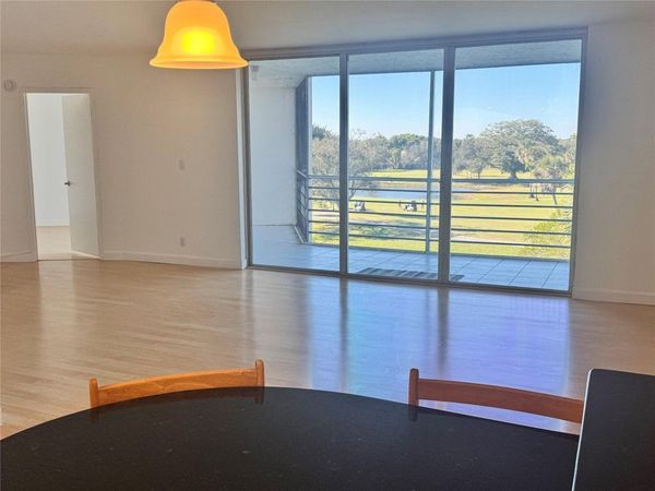 3980 Oaks Clubhouse Dr, Unit 405, Pompano Beach, FL 33069