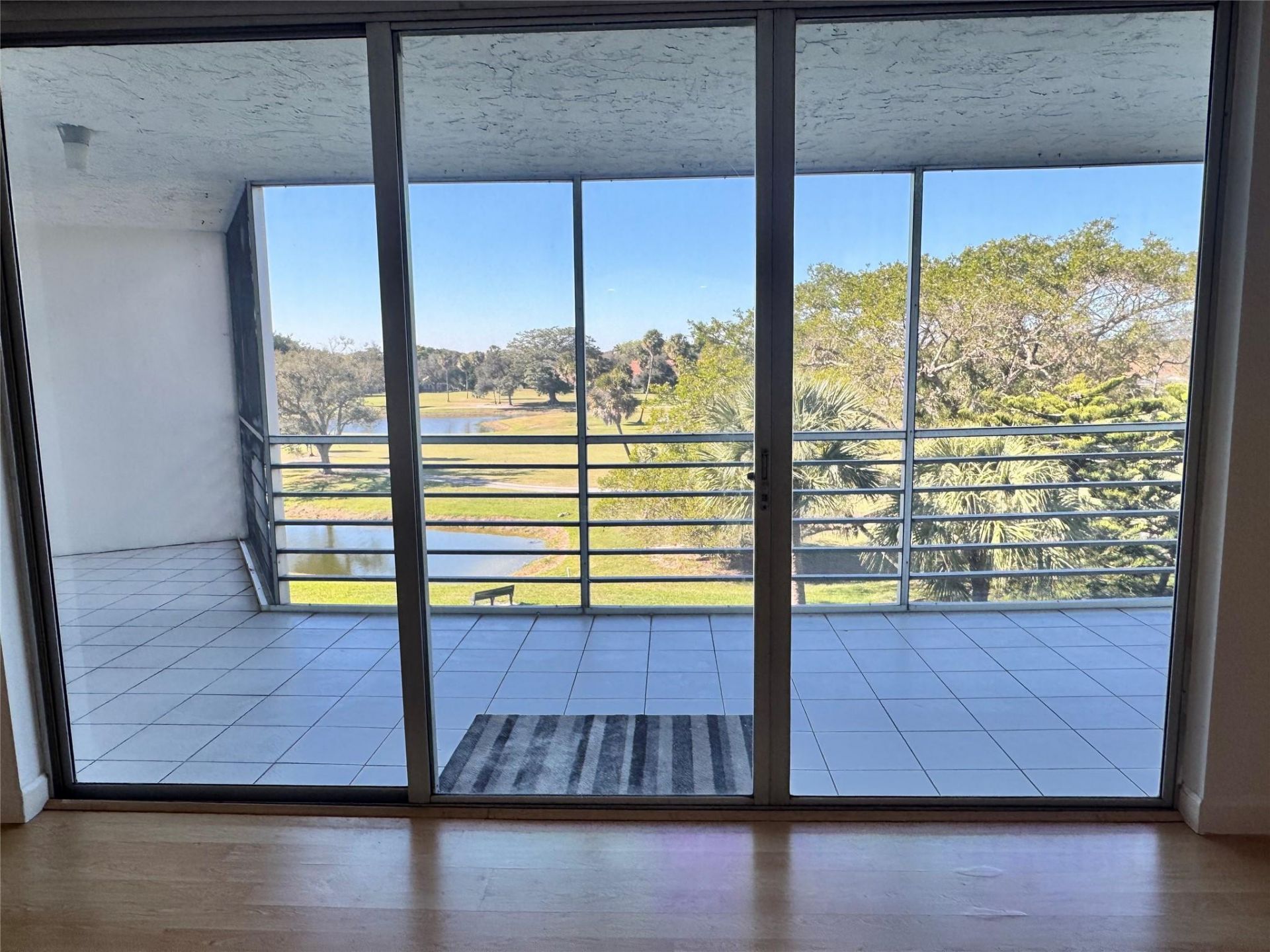 3980 Oaks Clubhouse Drive, Unit 405, Pompano Beach, FL 33069 Photo