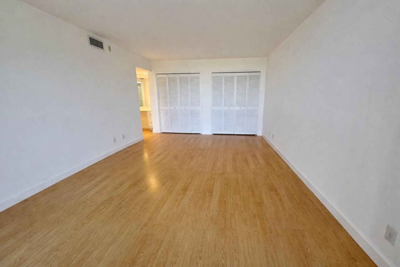 3980 Oaks Clubhouse Drive, Unit 405, Pompano Beach, FL 33069 Photo