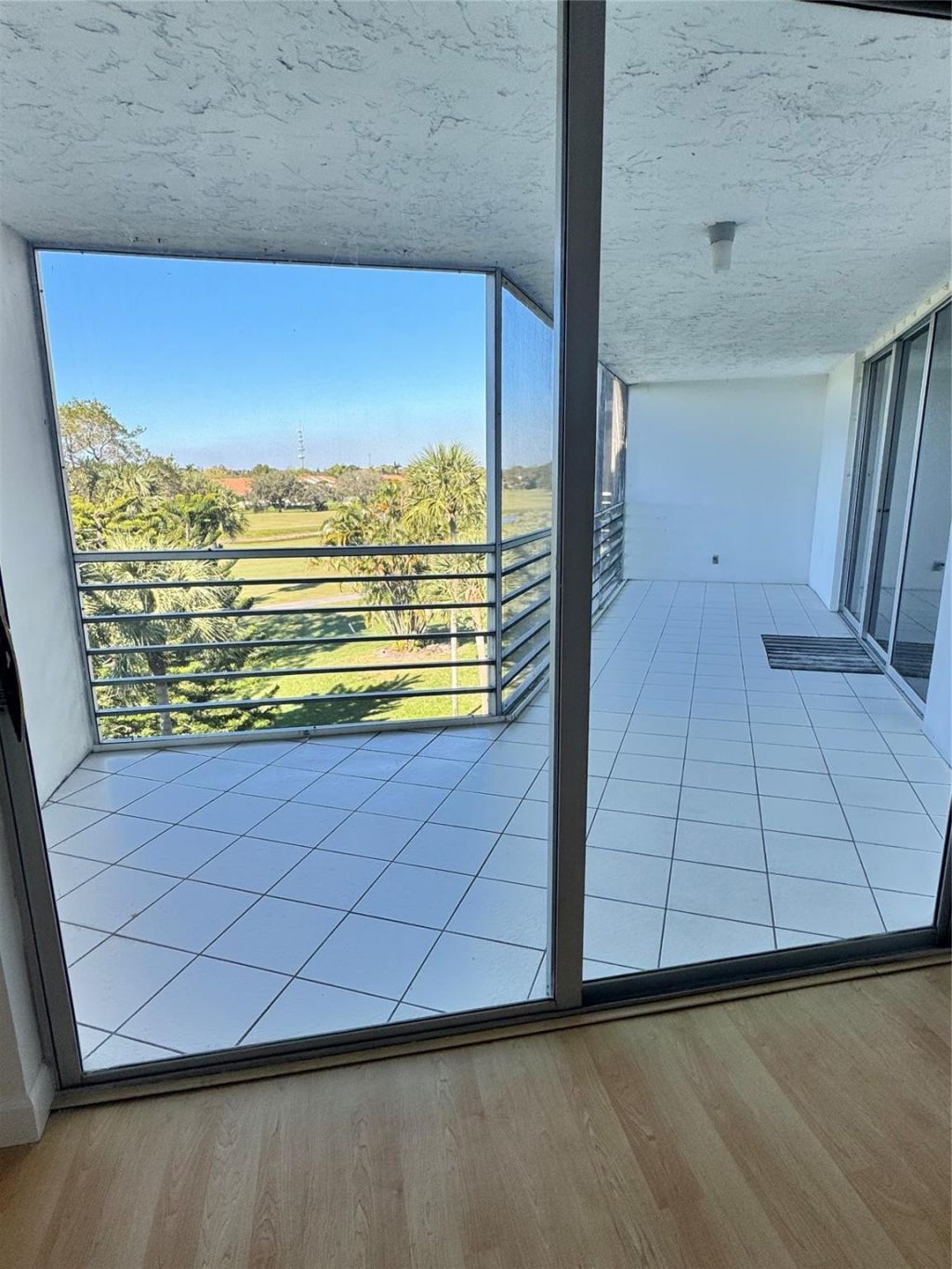 3980 Oaks Clubhouse Drive, Unit 405, Pompano Beach, FL 33069 Photo