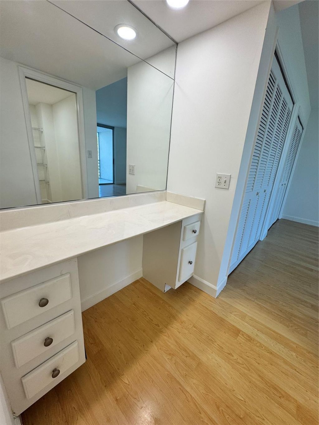 3980 Oaks Clubhouse Drive, Unit 405, Pompano Beach, FL 33069 Photo