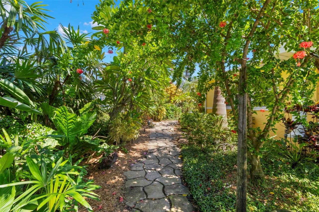 1417 Beach Drive Ne, Saint Petersburg, FL 33704 Photo