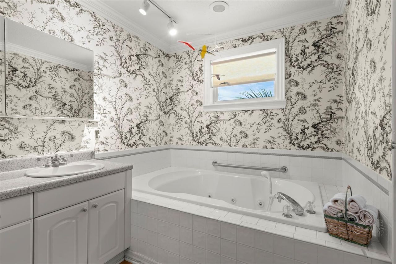 1417 Beach Drive Ne, Saint Petersburg, FL 33704 Photo