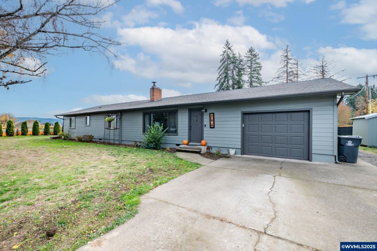 795 Holly Ln, Lebanon, OR 97355 Main Photo