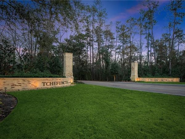 14 WAX MYRTLE Lane, Covington, LA 70433