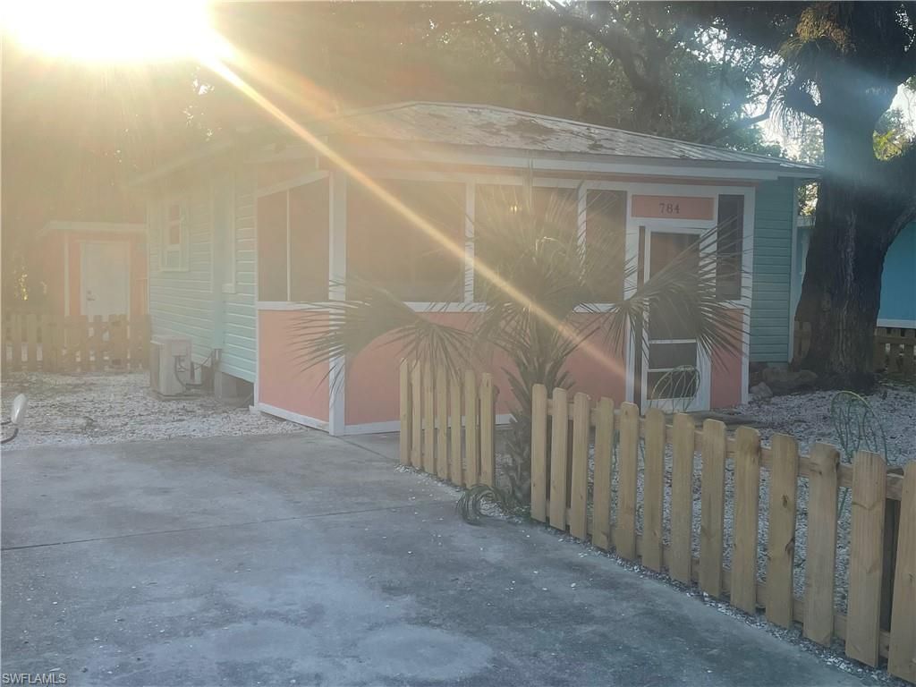 784 Oak St, Fort Myers Beach, FL 33931 Photo