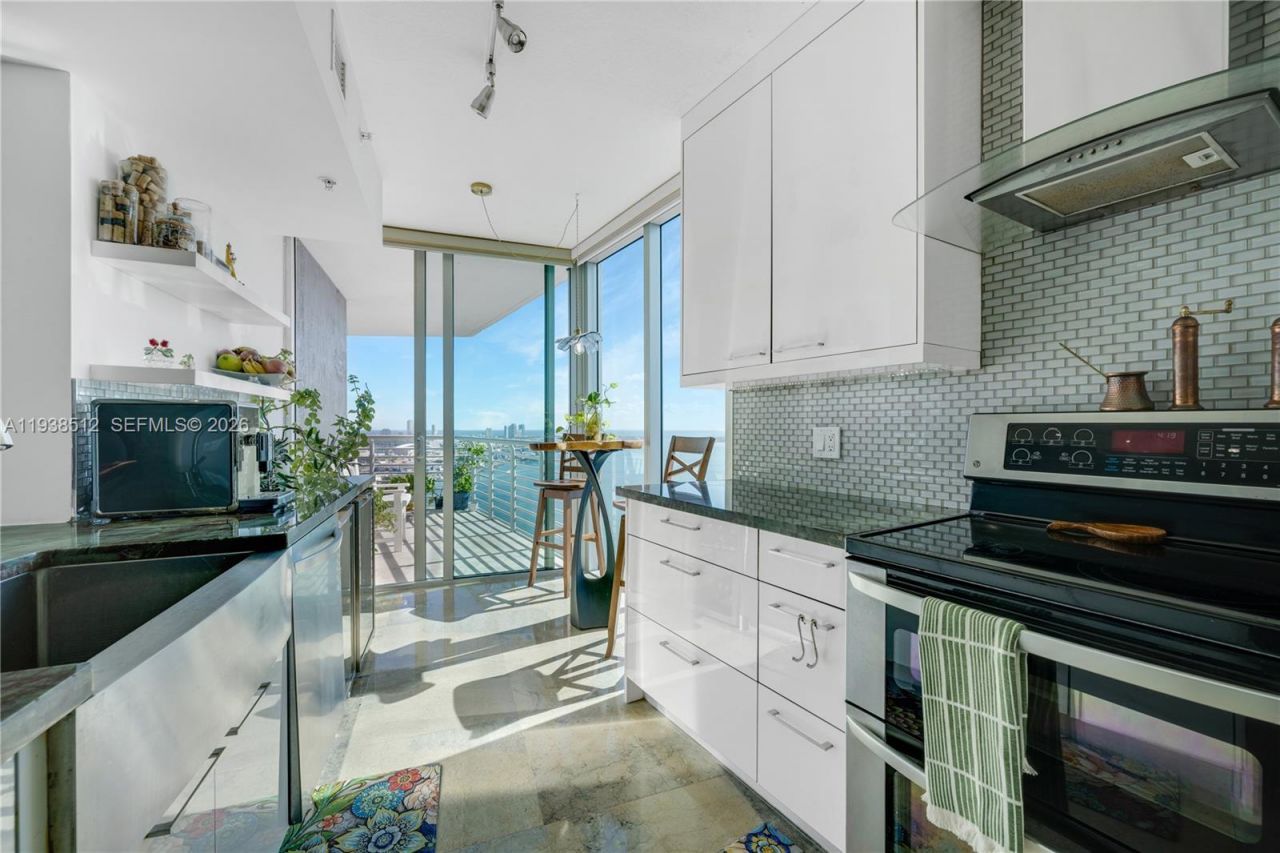 335 S Biscayne Blvd , Unit 3909, Miami, FL 33131 Photo