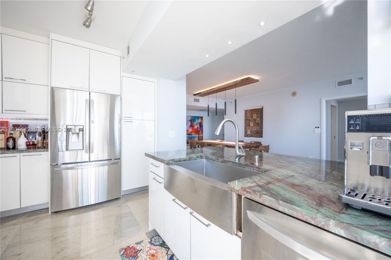 335 S Biscayne Blvd , Unit 3909, Miami, FL 33131 Photo