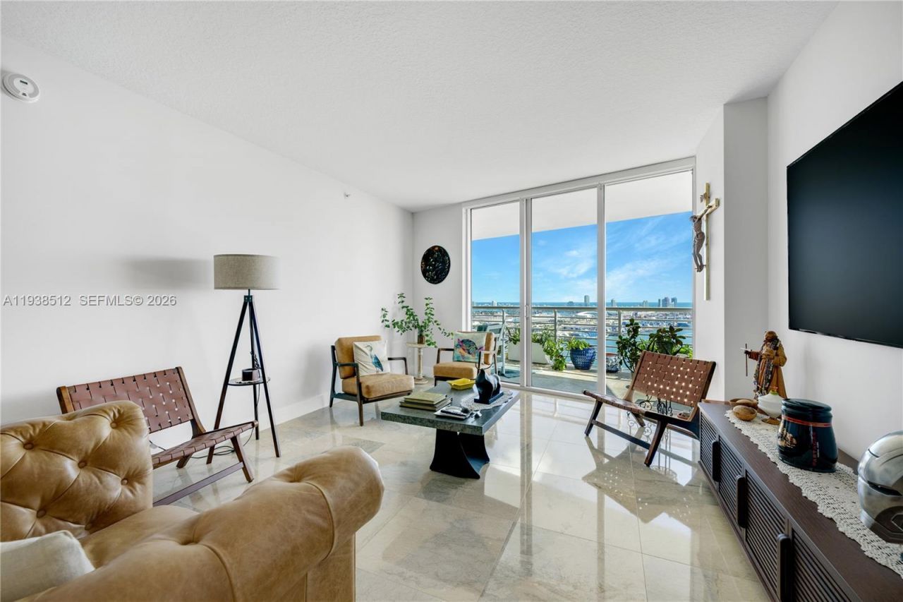 335 S Biscayne Blvd , Unit 3909, Miami, FL 33131 Photo