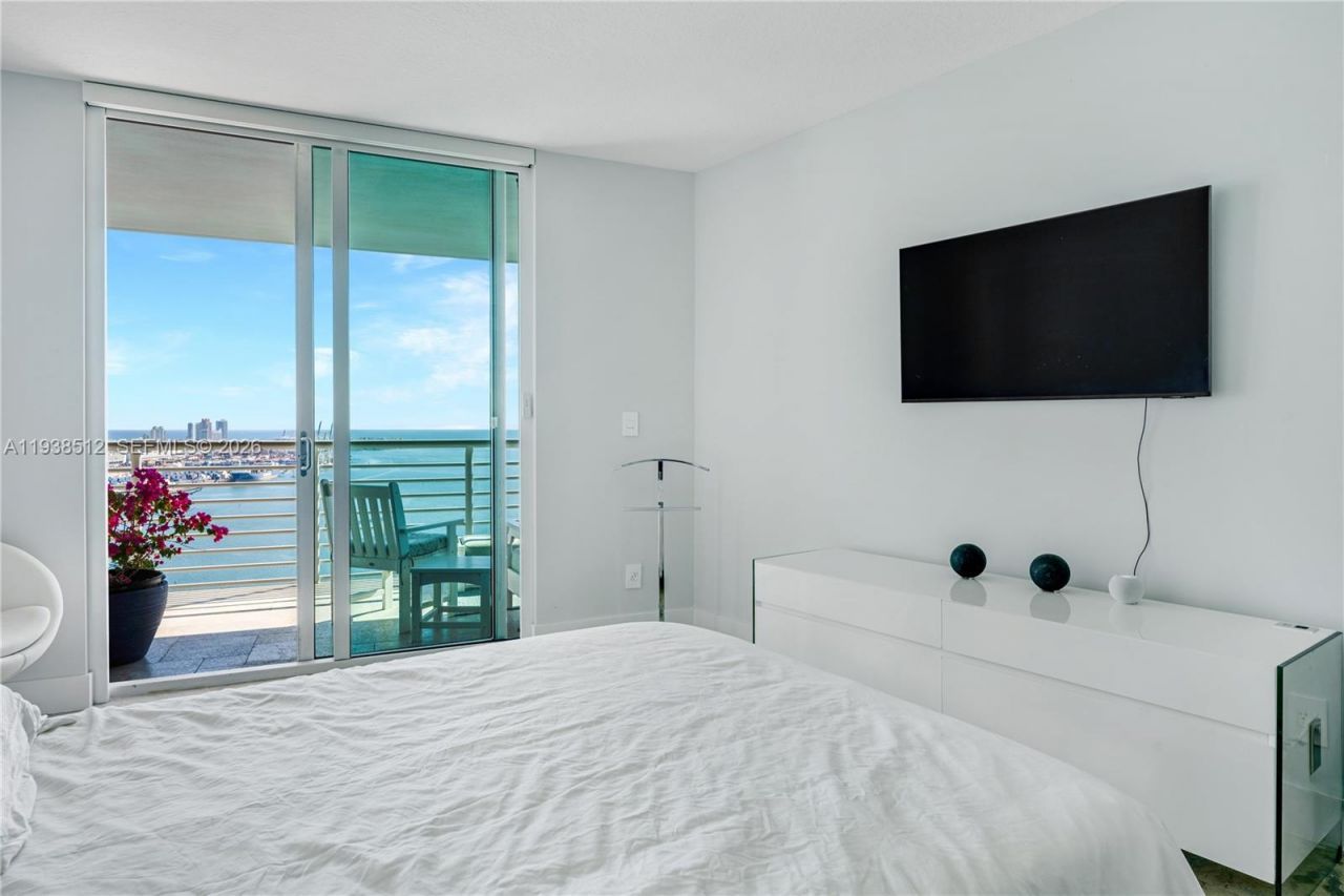 335 S Biscayne Blvd , Unit 3909, Miami, FL 33131 Photo