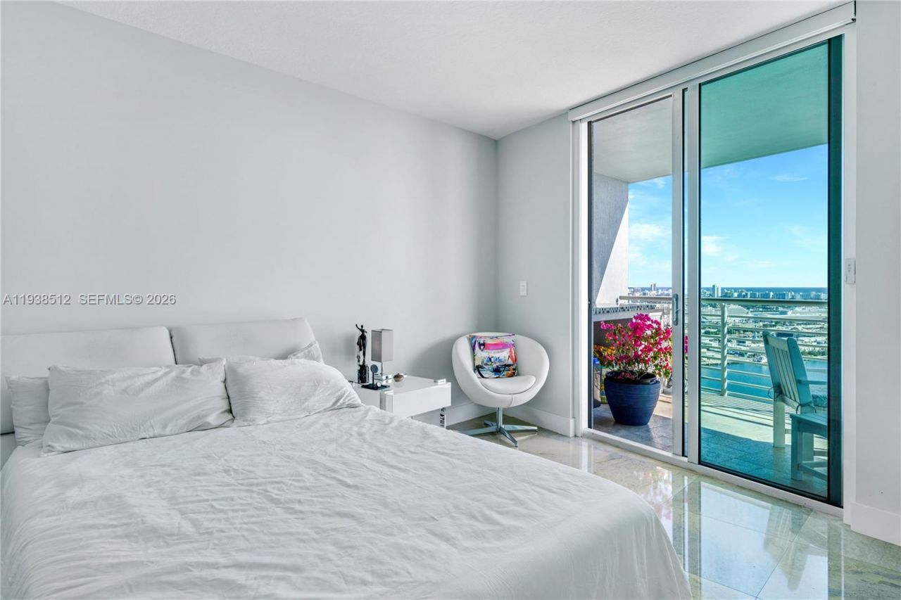 335 S Biscayne Blvd , Unit 3909, Miami, FL 33131 Photo