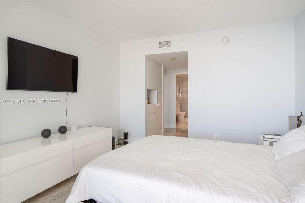 335 S Biscayne Blvd , Unit 3909, Miami, FL 33131 Photo