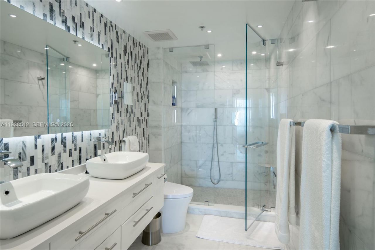 335 S Biscayne Blvd , Unit 3909, Miami, FL 33131 Photo