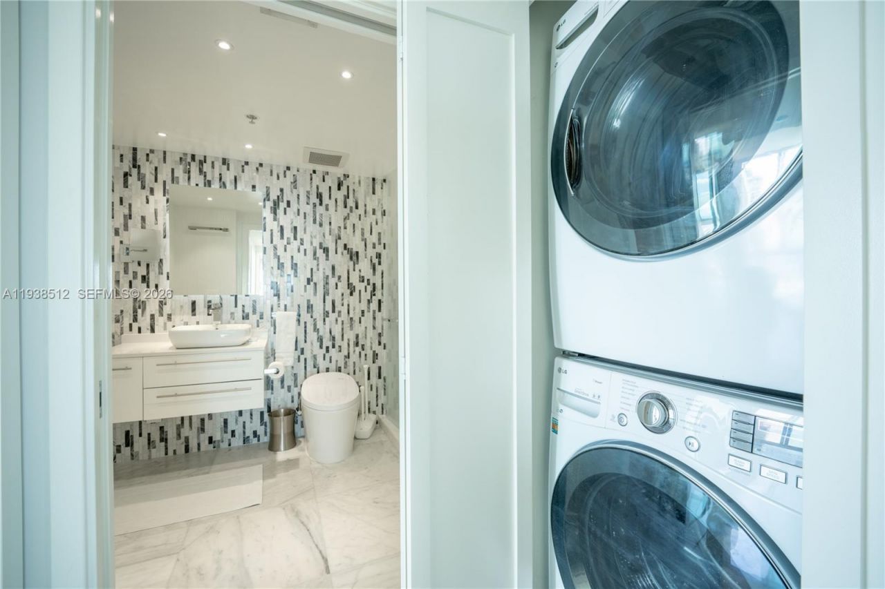 335 S Biscayne Blvd , Unit 3909, Miami, FL 33131 Photo