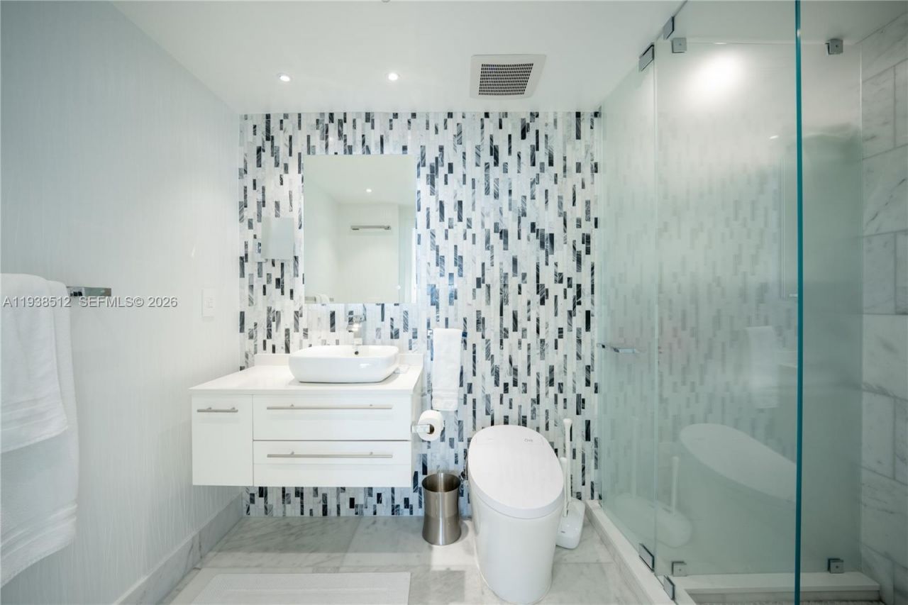 335 S Biscayne Blvd , Unit 3909, Miami, FL 33131 Photo