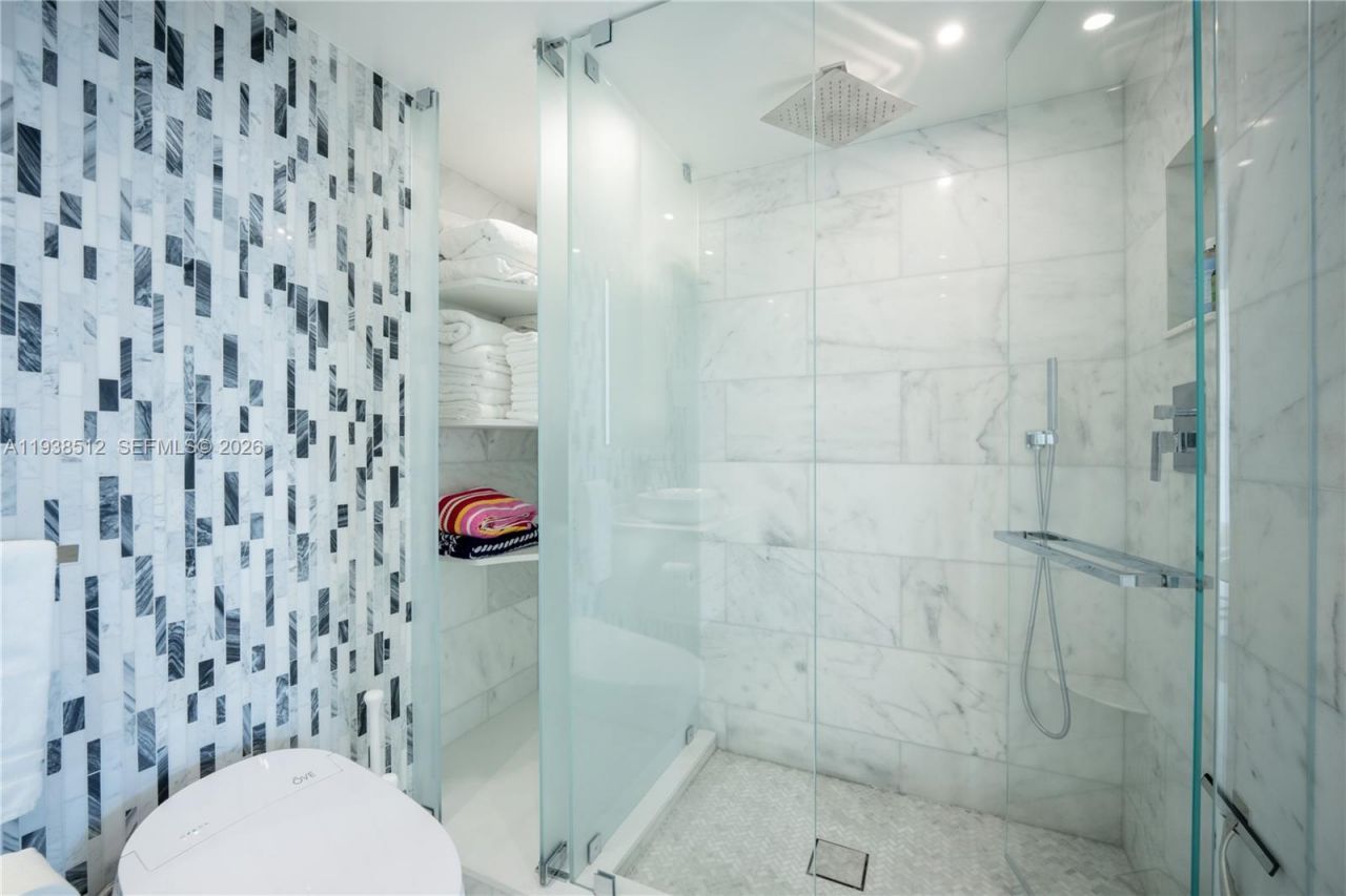 335 S Biscayne Blvd , Unit 3909, Miami, FL 33131 Photo