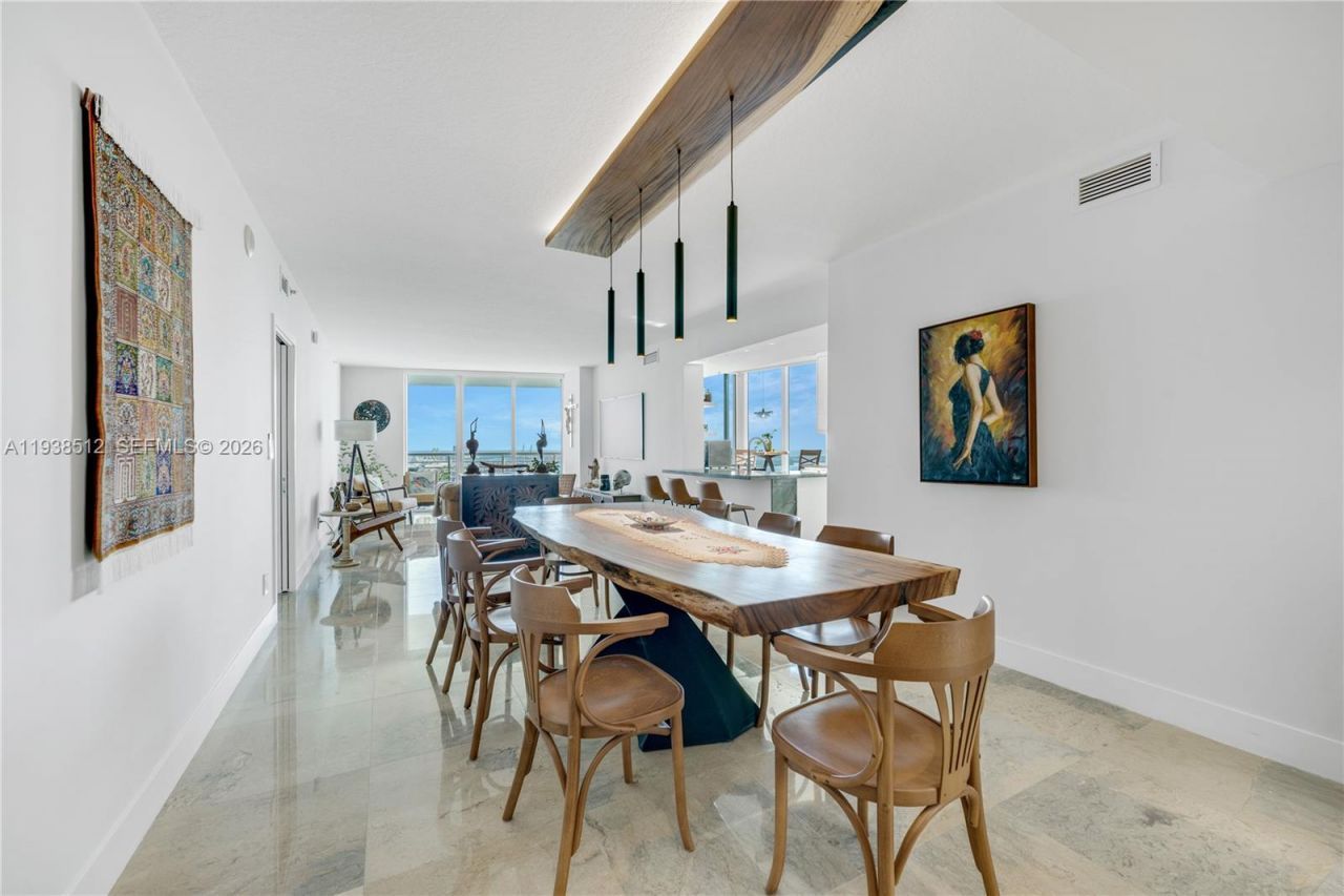 335 S Biscayne Blvd , Unit 3909, Miami, FL 33131 Photo