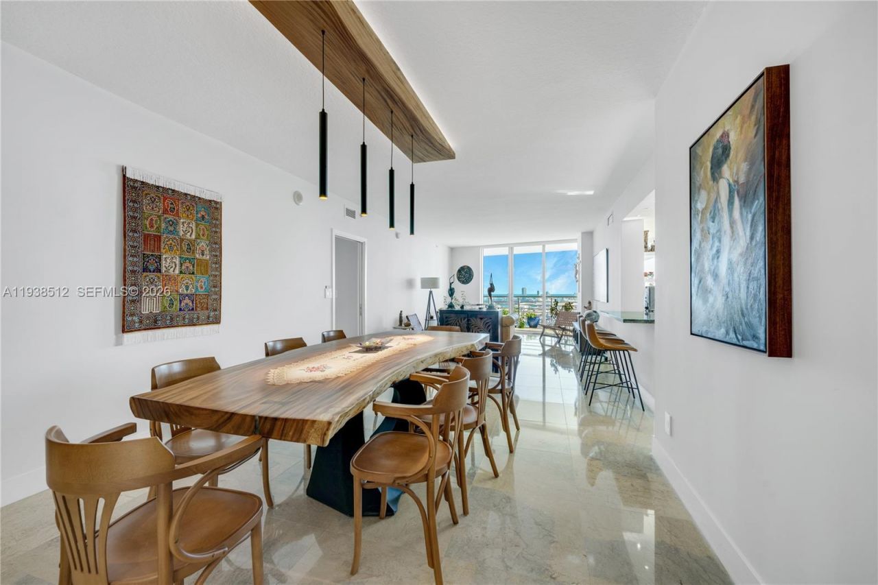 335 S Biscayne Blvd , Unit 3909, Miami, FL 33131 Photo