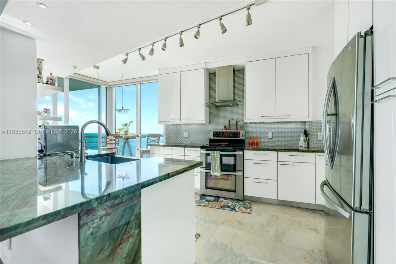 335 S Biscayne Blvd , Unit 3909, Miami, FL 33131 Photo