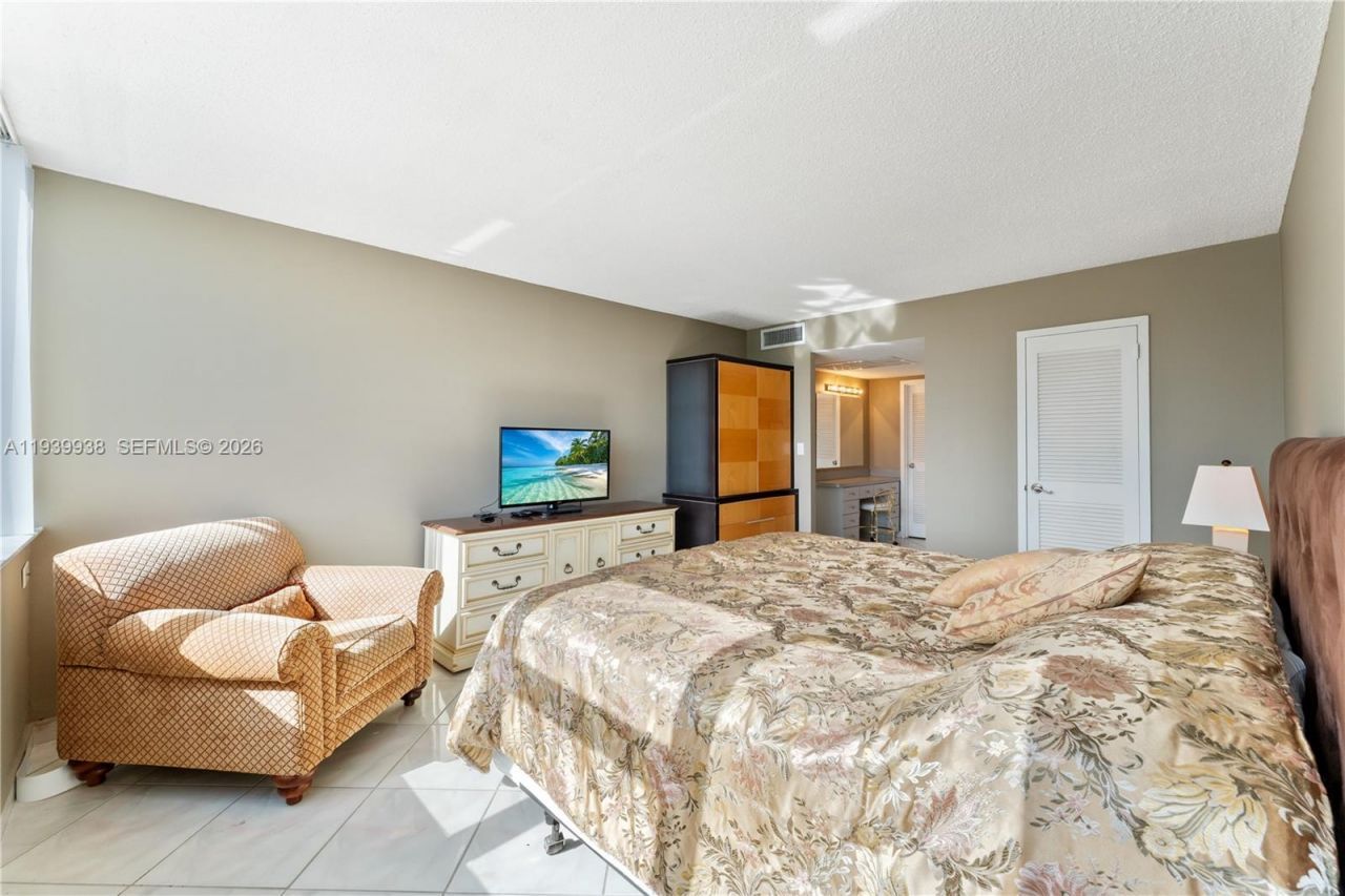 3140 S Ocean Dr, Unit 212, Hallandale Beach, FL 33009 Photo