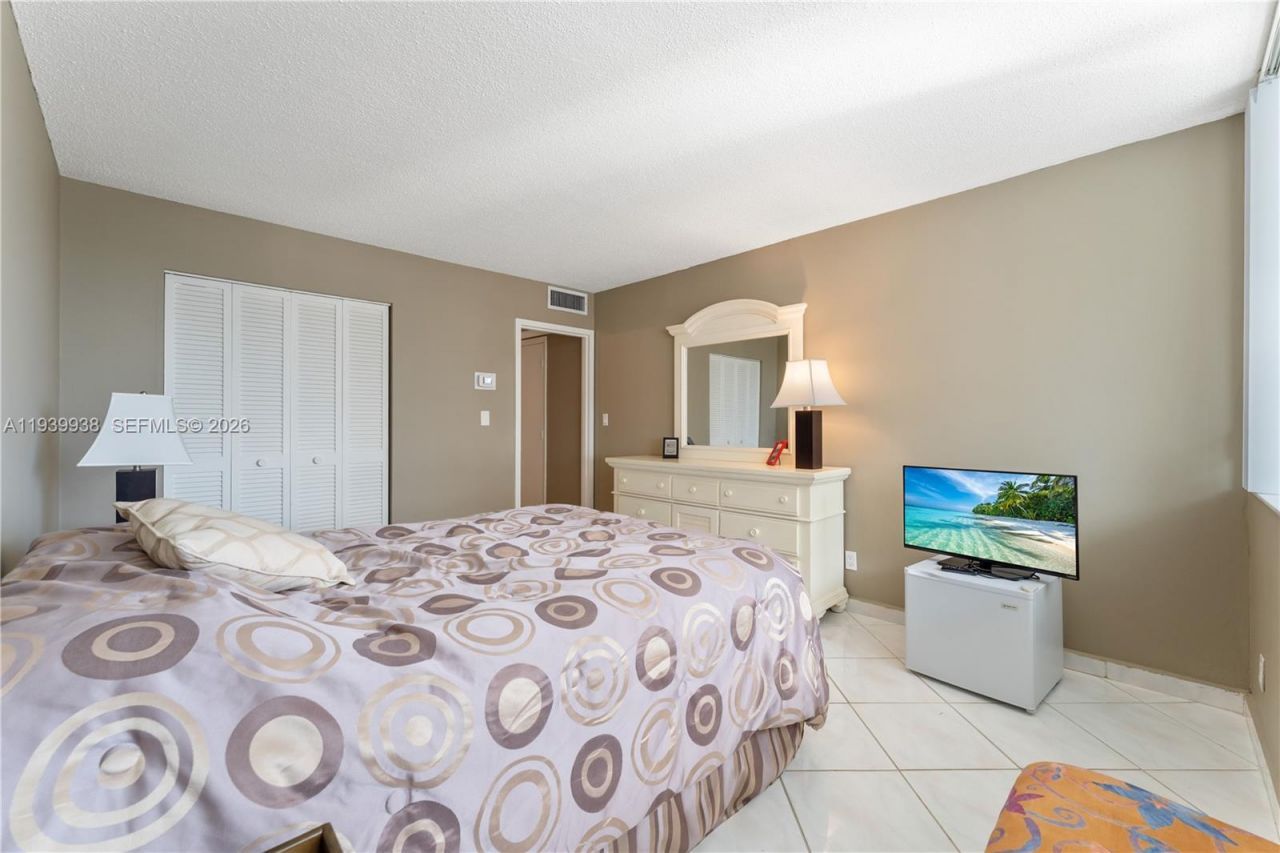 3140 S Ocean Dr, Unit 212, Hallandale Beach, FL 33009 Photo