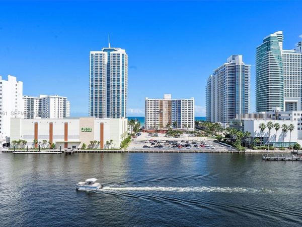 600 Parkview Dr, Unit 810, Hallandale Beach, FL 33009