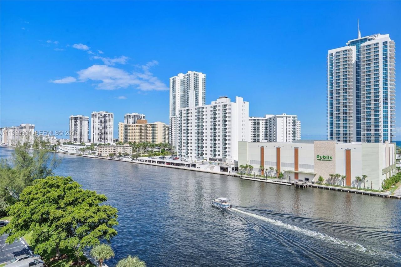 600 Parkview Dr, Unit 810, Hallandale Beach, FL 33009 Photo