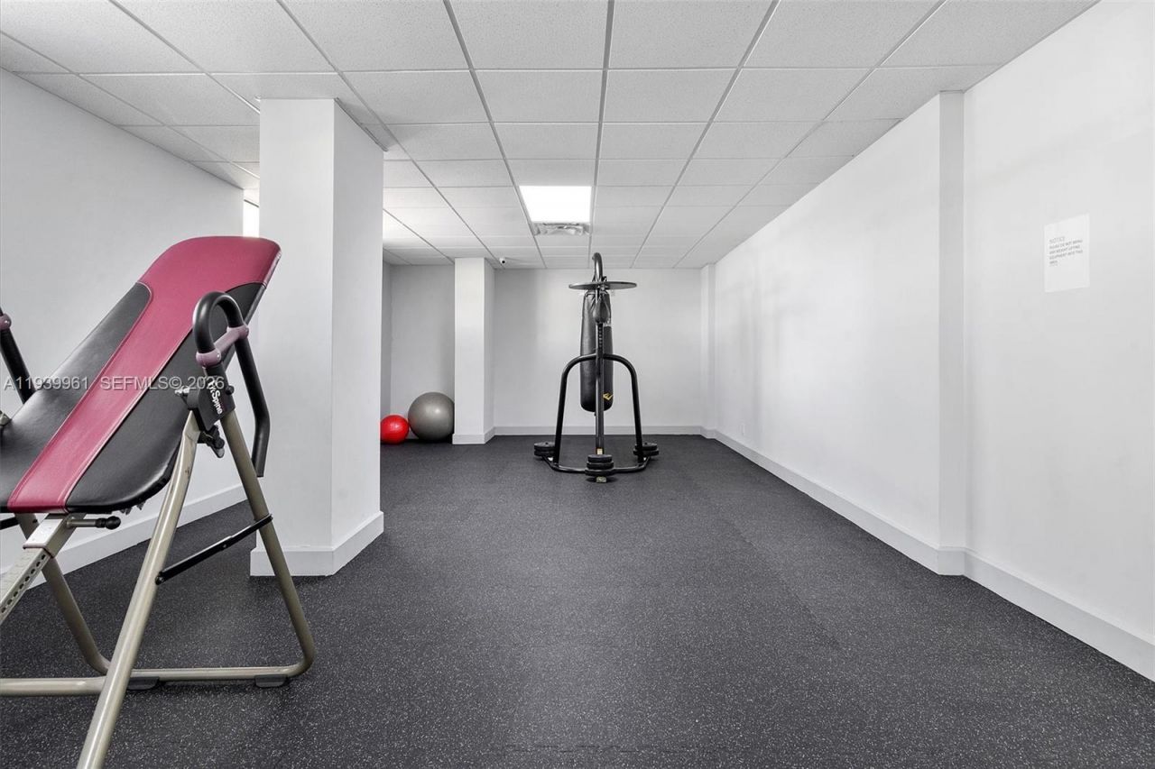 600 Parkview Dr, Unit 810, Hallandale Beach, FL 33009 Photo