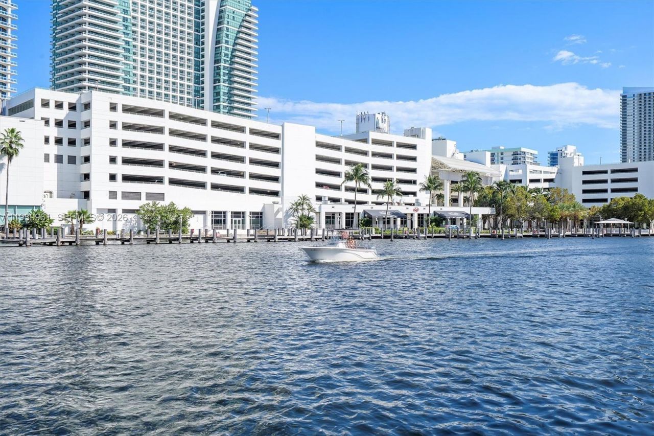 600 Parkview Dr, Unit 810, Hallandale Beach, FL 33009 Photo