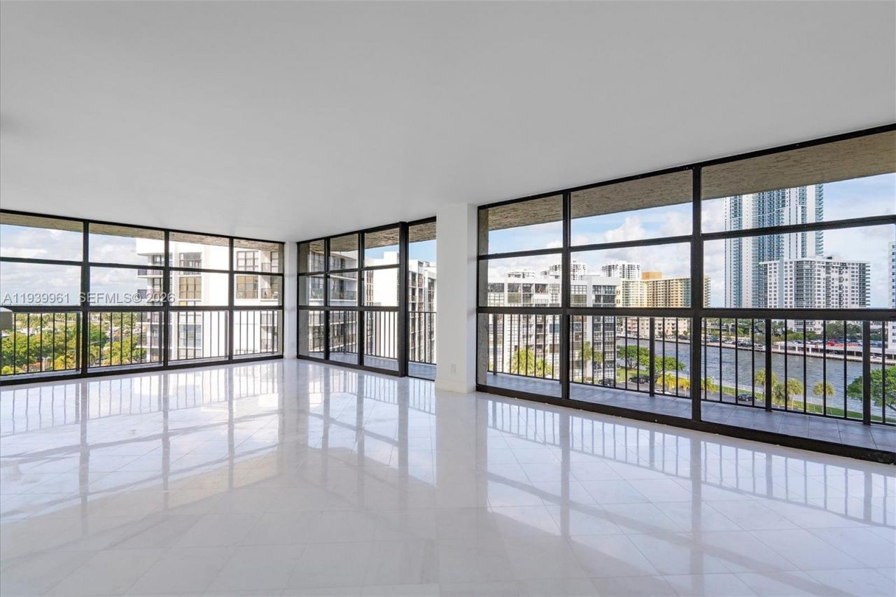 600 Parkview Dr, Unit 810, Hallandale Beach, FL 33009 Photo