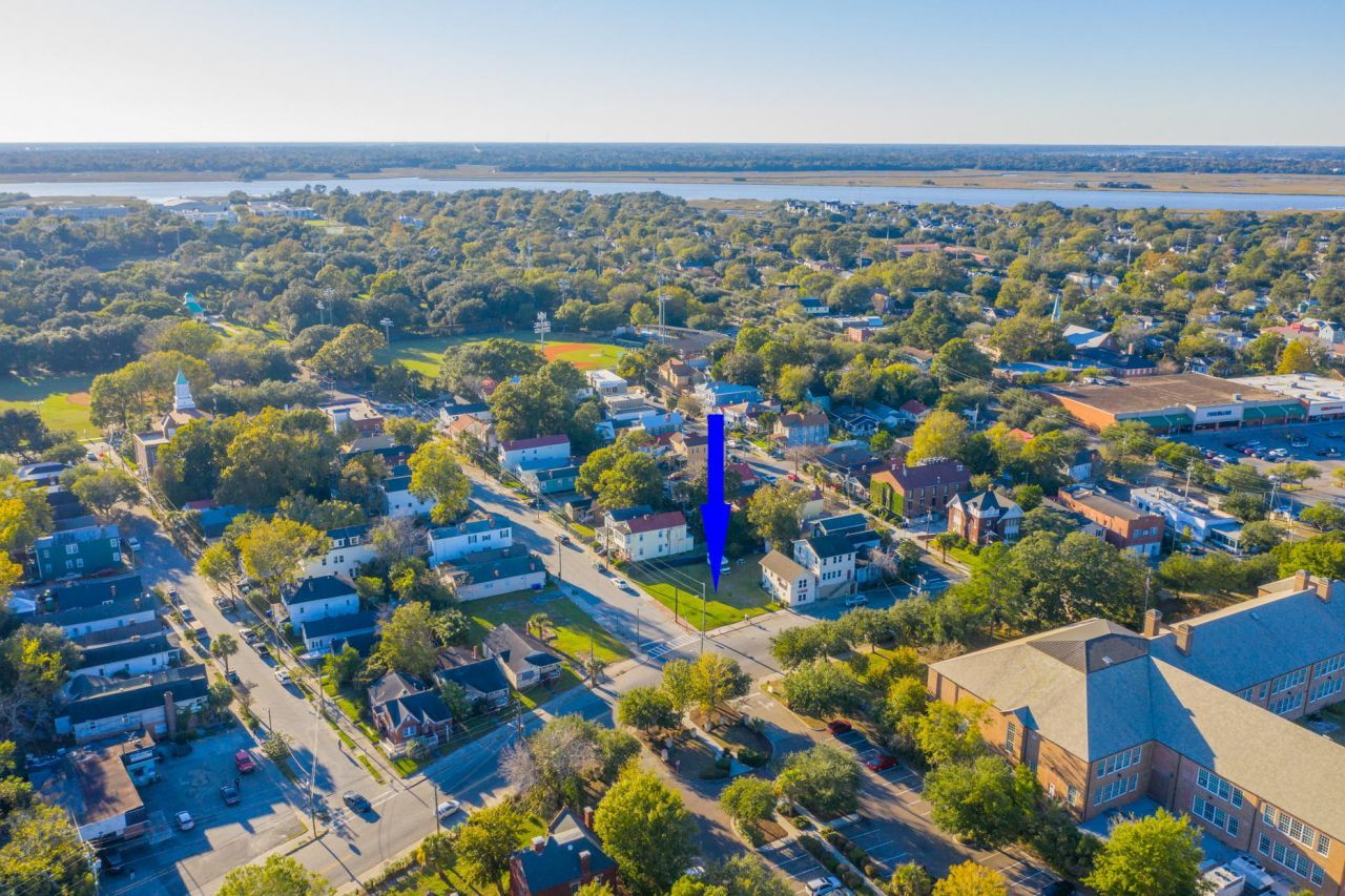 975 King Street Photo 12