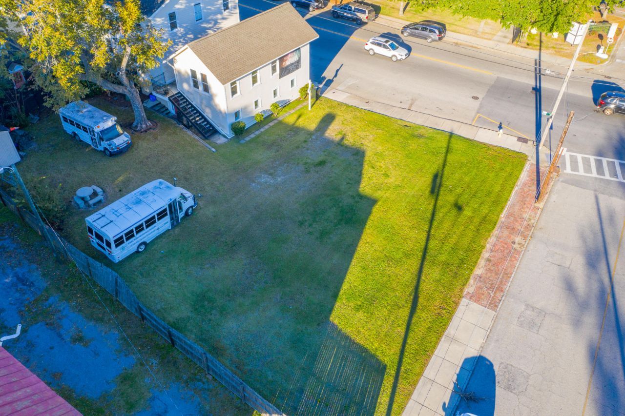 975 King Street Photo 5