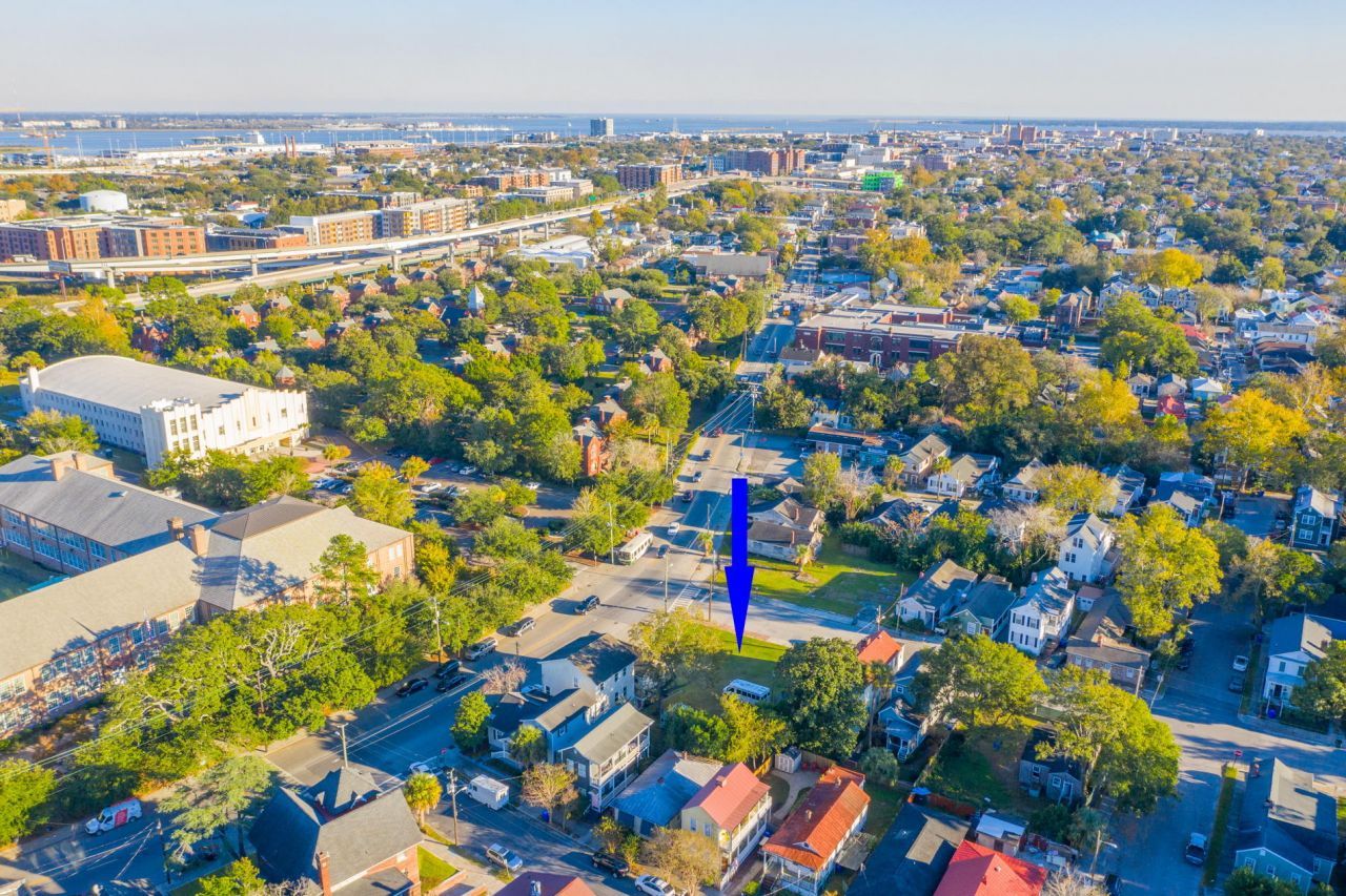 975 King Street Photo 6