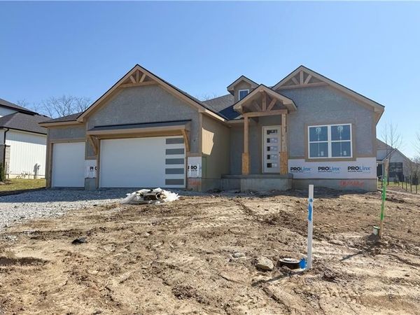 2616 NE Woodland Oak Drive, Lee's Summit, MO 64086