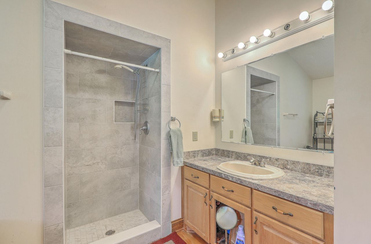 395 Summerset Lane  Photo 27