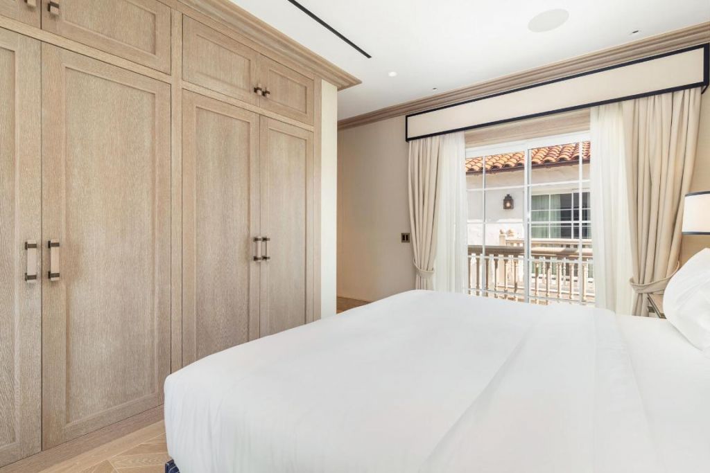 236 Phipps Plaza, Unit 201, Palm Beach, FL 33480 Photo