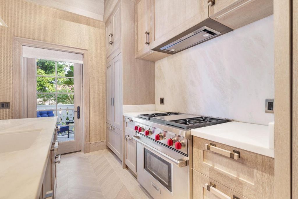 236 Phipps Plaza, Unit 201, Palm Beach, FL 33480 Photo