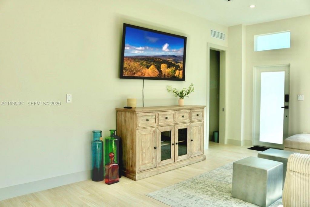 2975 SW 15th St , Miami, FL 33145 Photo