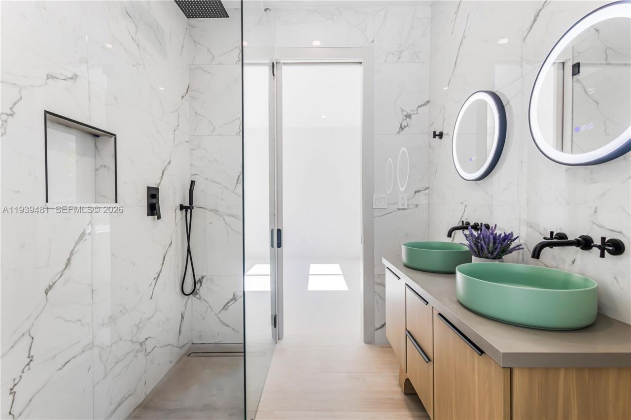 2975 SW 15th St , Miami, FL 33145 Photo