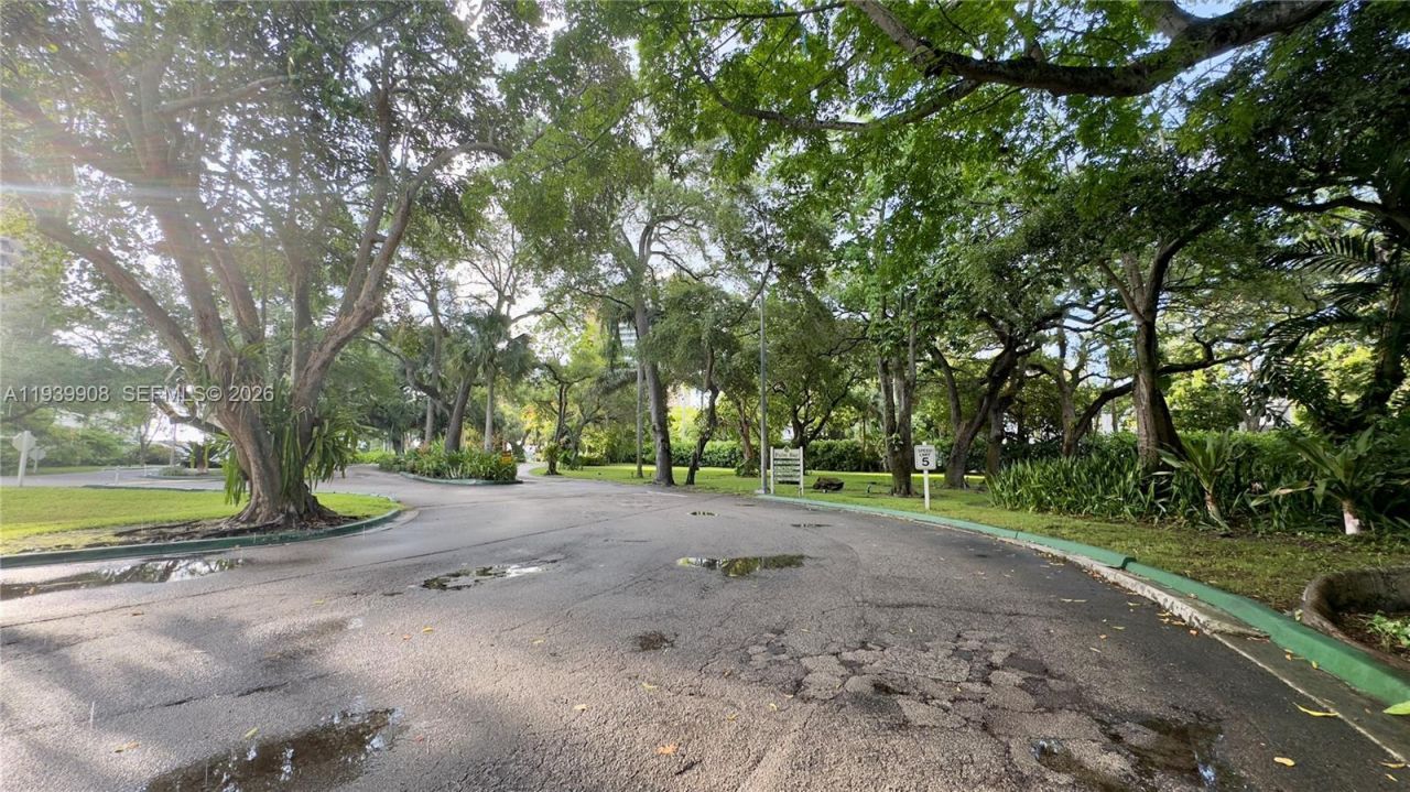 770 NE 69th St, Unit 6F, Miami, FL 33138 Photo