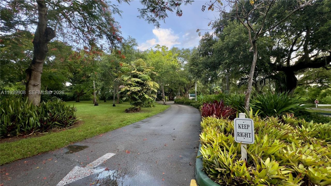 770 NE 69th St, Unit 6F, Miami, FL 33138 Photo